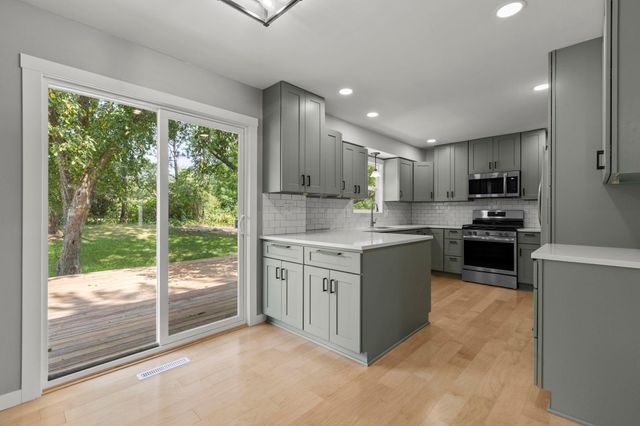 2865 Upper 79th Court E, Inver Grove Heights, MN 55076