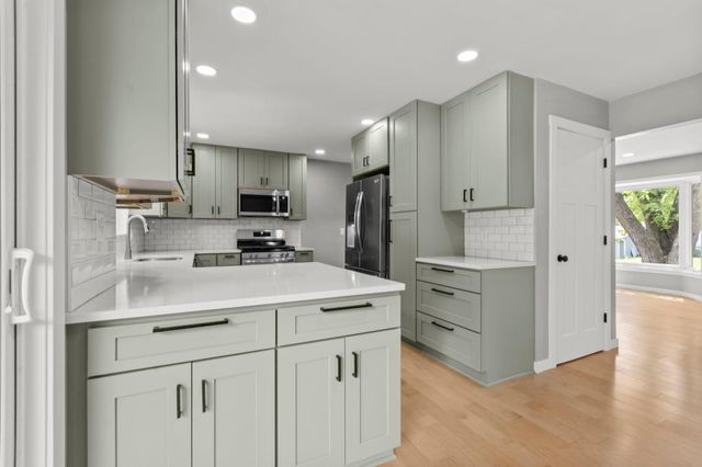 2865 Upper 79th Court E, Inver Grove Heights, MN 55076