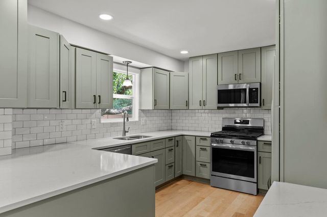 2865 Upper 79th Court E, Inver Grove Heights, MN 55076