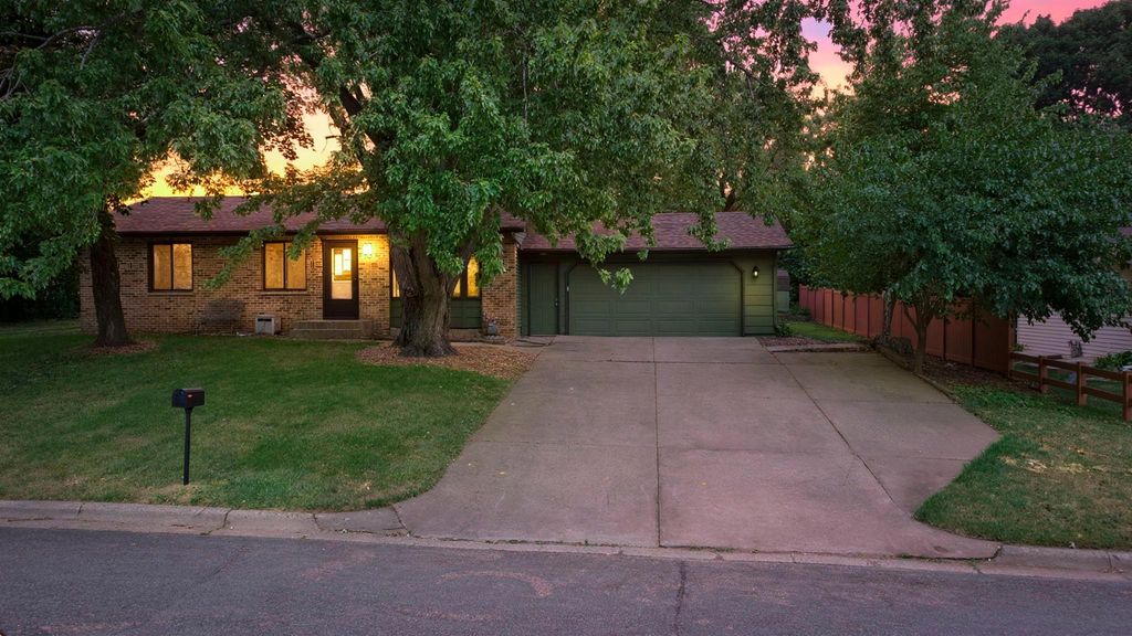 2865 Upper 79th Court E, Inver Grove Heights, MN 55076
