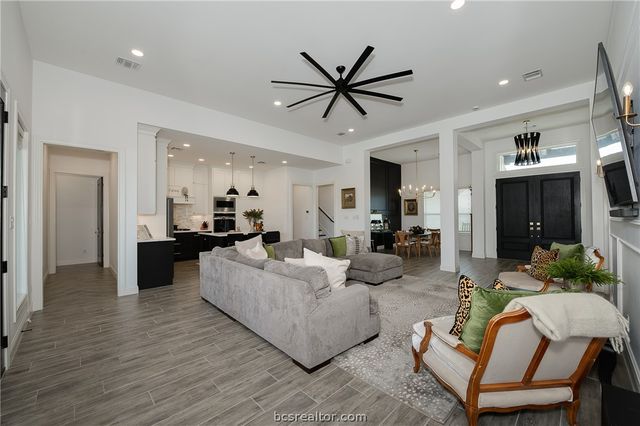 2205 Joe Will Drive, College Station, TX 77845