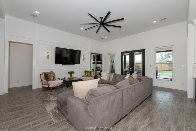 2205 Joe Will Drive, College Station, TX 77845