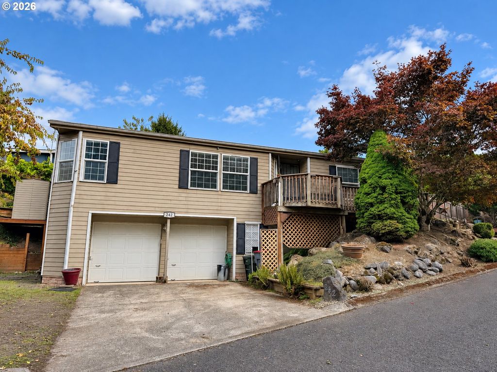 Image 1 of property listing at 242 CANYON VIEW Dr, Lafayette, OR 97127