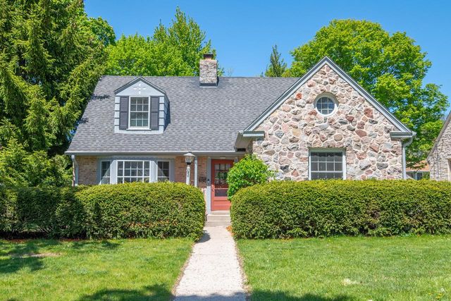 8022 Jackson Park BOULEVARD, Wauwatosa, WI 53213