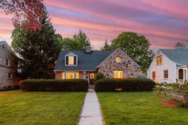 8022 Jackson Park BOULEVARD, Wauwatosa, WI 53213