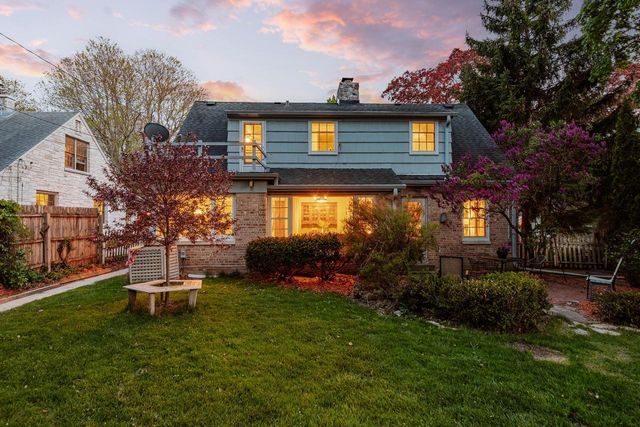 8022 Jackson Park BOULEVARD, Wauwatosa, WI 53213