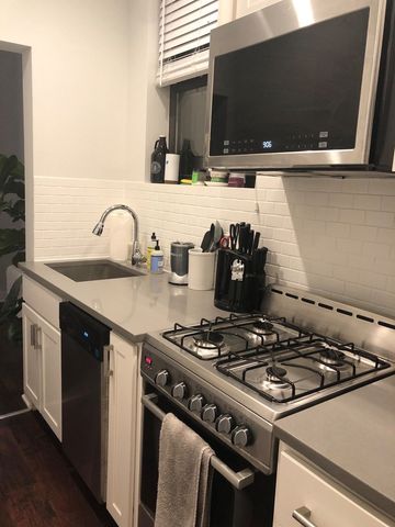639 W ROSCOE Street R3, Chicago, IL 60657