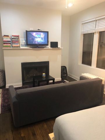 639 W ROSCOE Street R3, Chicago, IL 60657