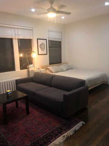 639 W ROSCOE Street R3, Chicago, IL 60657