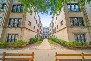 639 W ROSCOE Street R3, Chicago, IL 60657