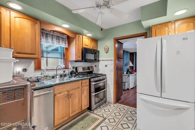 145 Cable Avenue, Beachwood, NJ 08722