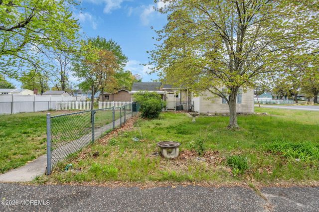 145 Cable Avenue, Beachwood, NJ 08722