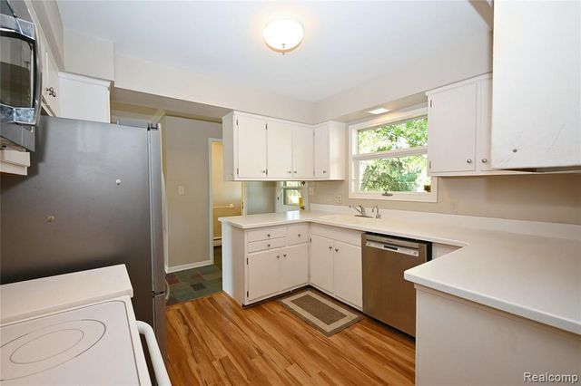 833 Fieldstone Court, Rochester Hills, MI 48309