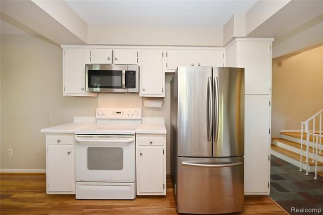 833 Fieldstone Court, Rochester Hills, MI 48309