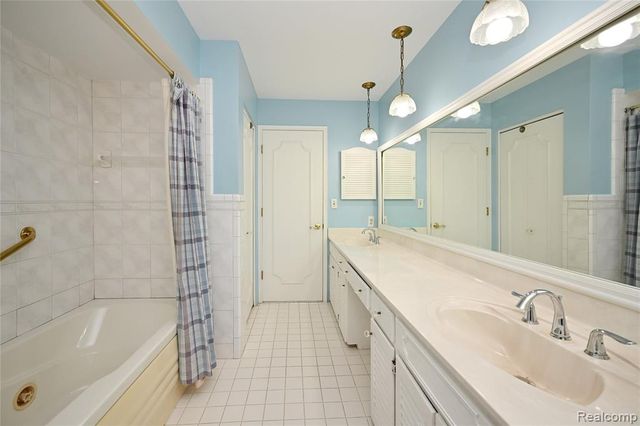 833 Fieldstone Court, Rochester Hills, MI 48309