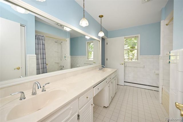 833 Fieldstone Court, Rochester Hills, MI 48309