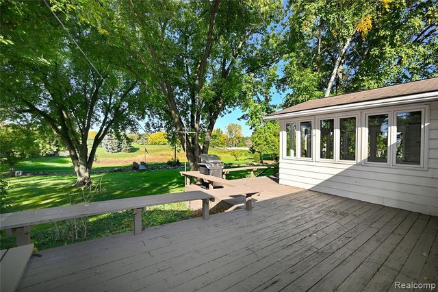 833 Fieldstone Court, Rochester Hills, MI 48309