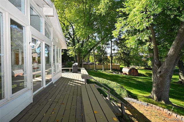 833 Fieldstone Court, Rochester Hills, MI 48309