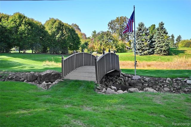 833 Fieldstone Court, Rochester Hills, MI 48309