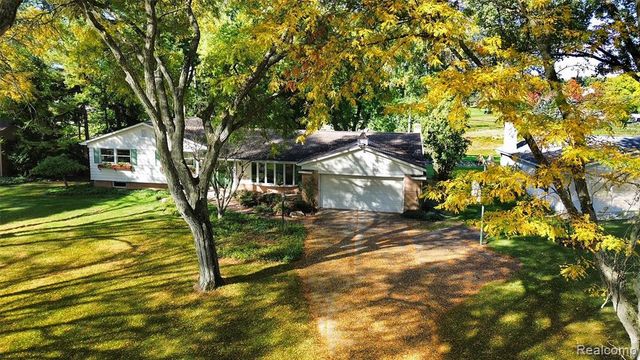 833 Fieldstone Court, Rochester Hills, MI 48309