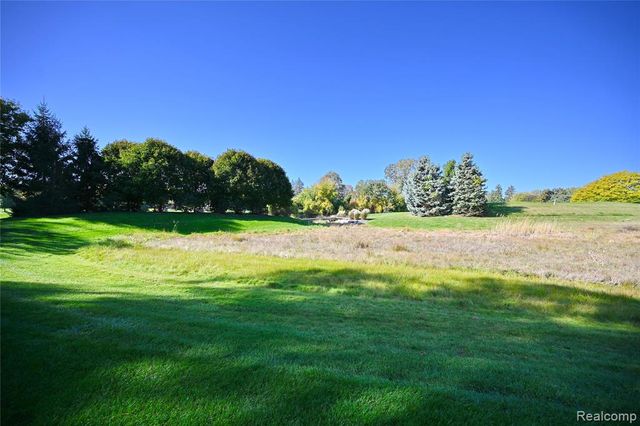 833 Fieldstone Court, Rochester Hills, MI 48309