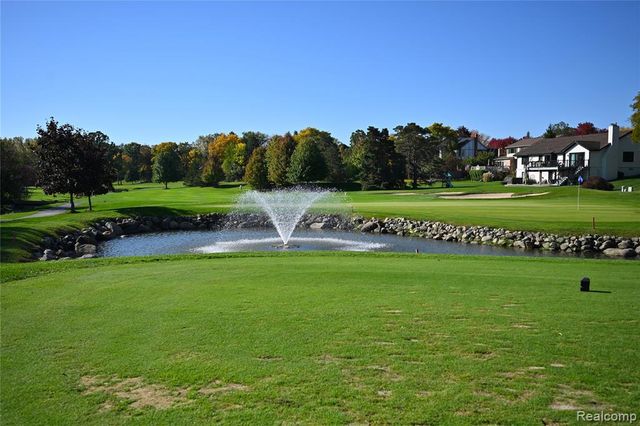 833 Fieldstone Court, Rochester Hills, MI 48309