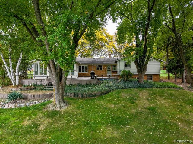 833 Fieldstone Court, Rochester Hills, MI 48309