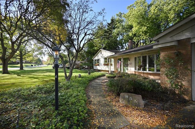 833 Fieldstone Court, Rochester Hills, MI 48309