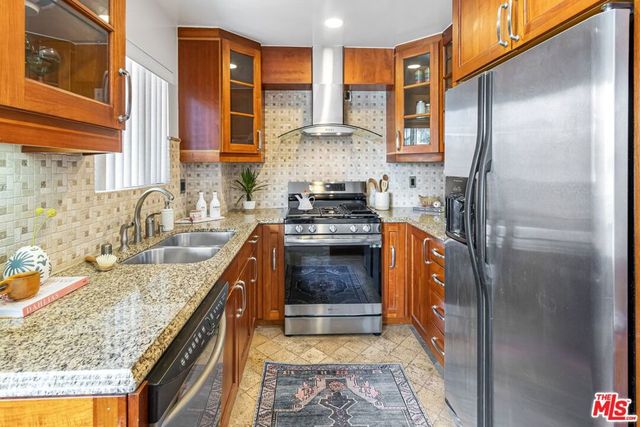 1154 S Barrington Avenue 201, Los Angeles, CA 90049