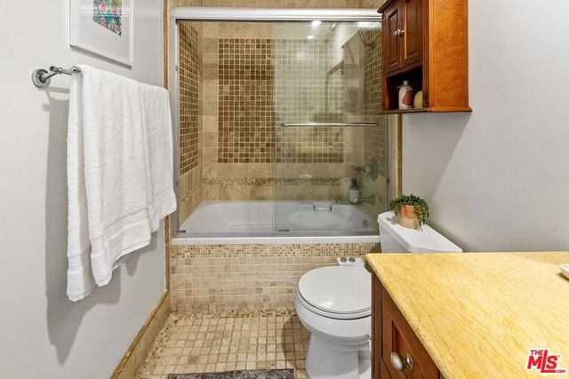 1154 S Barrington Avenue 201, Los Angeles, CA 90049