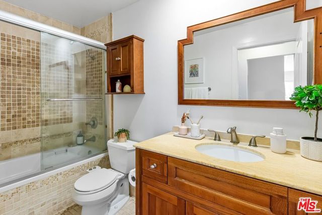 1154 S Barrington Avenue 201, Los Angeles, CA 90049