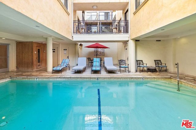 1154 S Barrington Avenue 201, Los Angeles, CA 90049