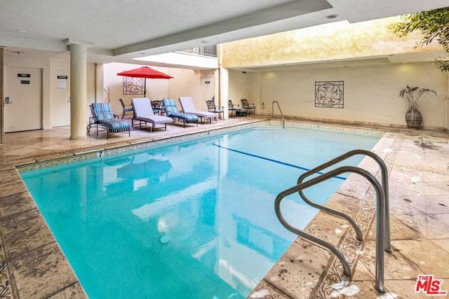 1154 S Barrington Avenue 201, Los Angeles, CA 90049