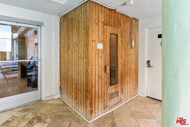 1154 S Barrington Avenue 201, Los Angeles, CA 90049