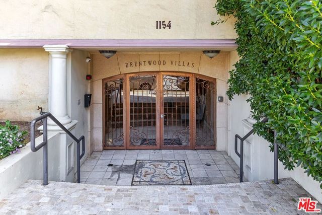 1154 S Barrington Avenue 201, Los Angeles, CA 90049