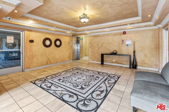 1154 S Barrington Avenue 201, Los Angeles, CA 90049