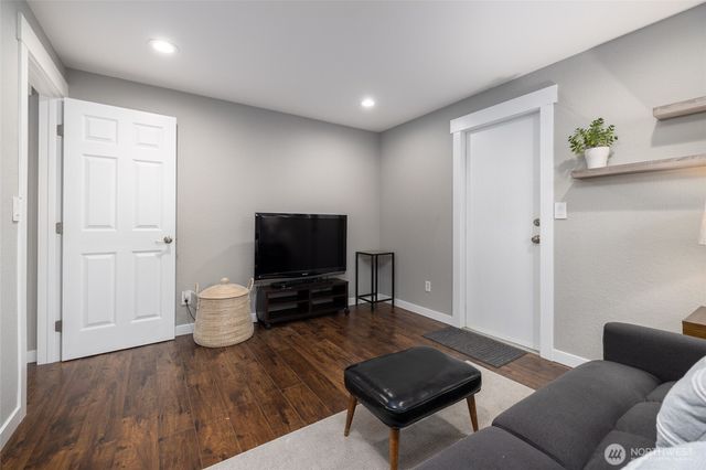 12462 Gwen Drive #1, Burlington, WA 98233