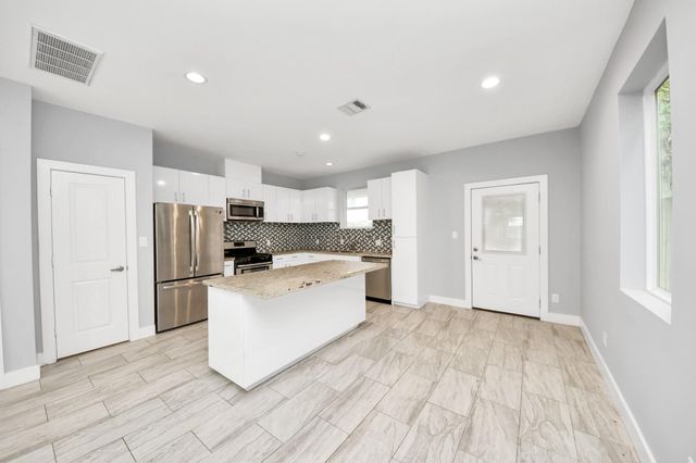 119 E 32 Street, Houston, TX 77018