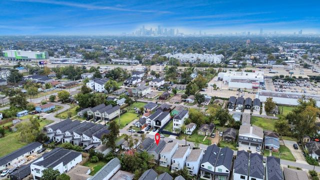119 E 32 Street, Houston, TX 77018