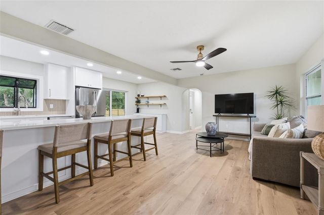 809 WOODCREST AVENUE, Clearwater, FL 33756