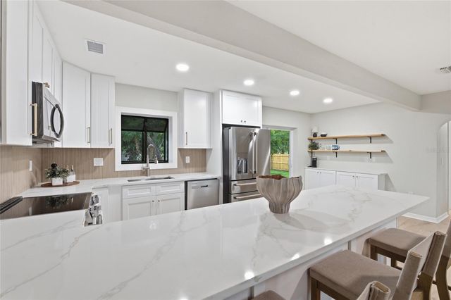 809 WOODCREST AVENUE, Clearwater, FL 33756