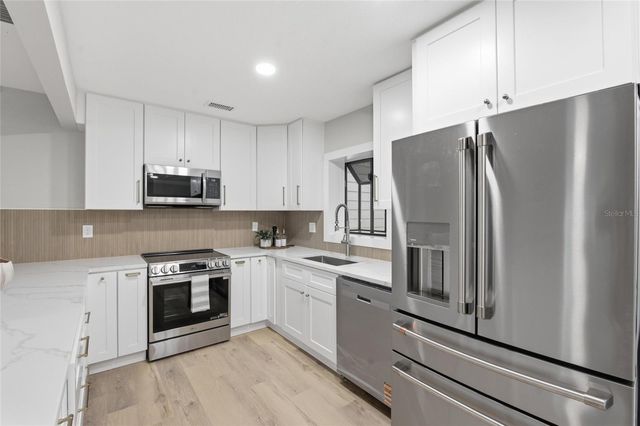 809 WOODCREST AVENUE, Clearwater, FL 33756