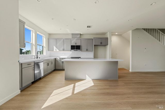 209 Wellness Way, Rohnert Park, CA 94928