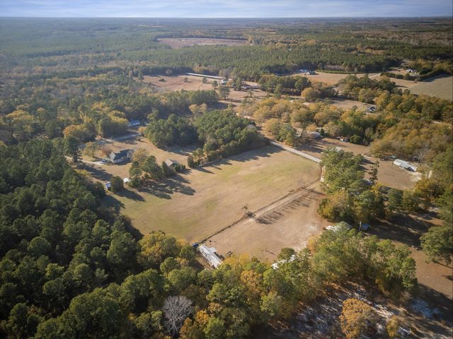 40 Hillview Road, Saint Matthews, SC 29135