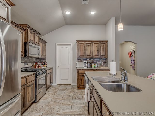 13 Evermore Lane, Yukon, OK 73099