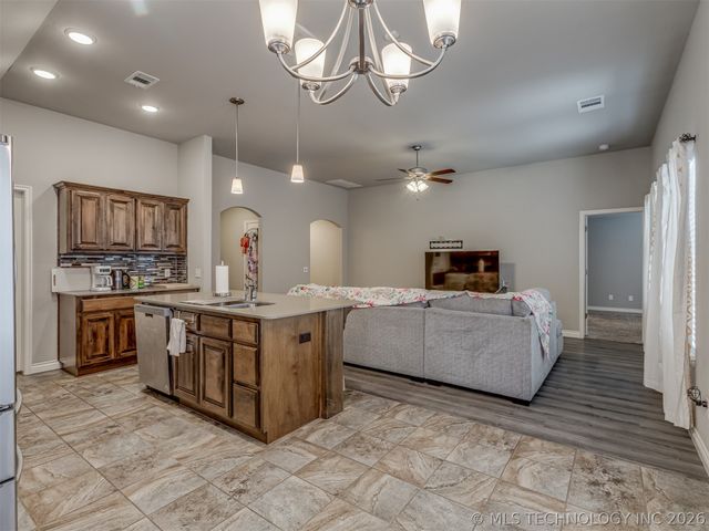 13 Evermore Lane, Yukon, OK 73099
