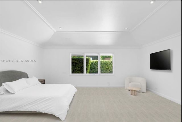 55 La Gorce Cir, Miami Beach, FL 33141