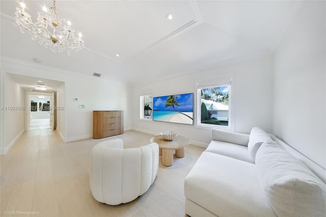 55 La Gorce Cir, Miami Beach, FL 33141