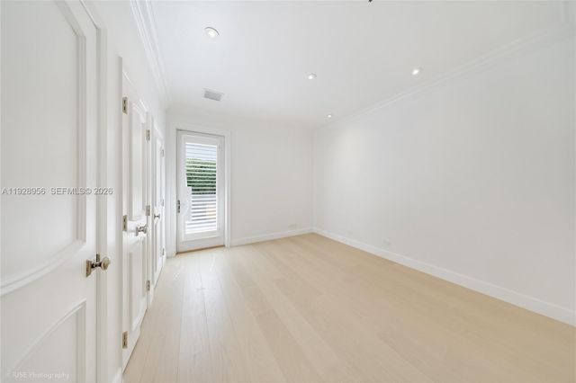 55 La Gorce Cir, Miami Beach, FL 33141