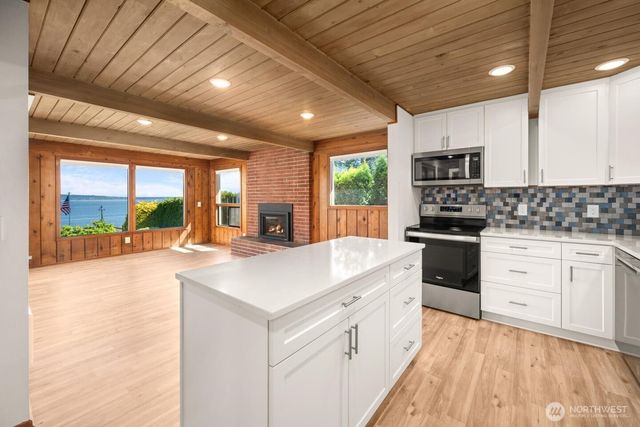 6883 Holeman Avenue, Blaine, WA 98230